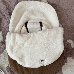 Cuddle bag car seat muff from Jolly Jumper